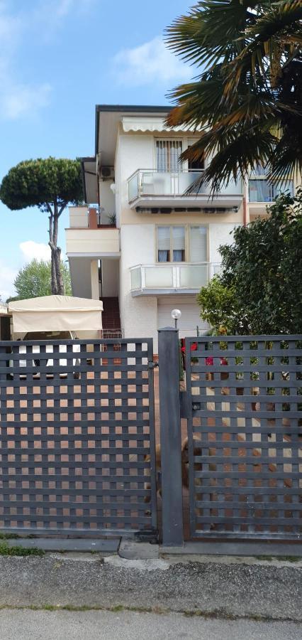Happy King Apartment Lido di Camaiore Exterior photo